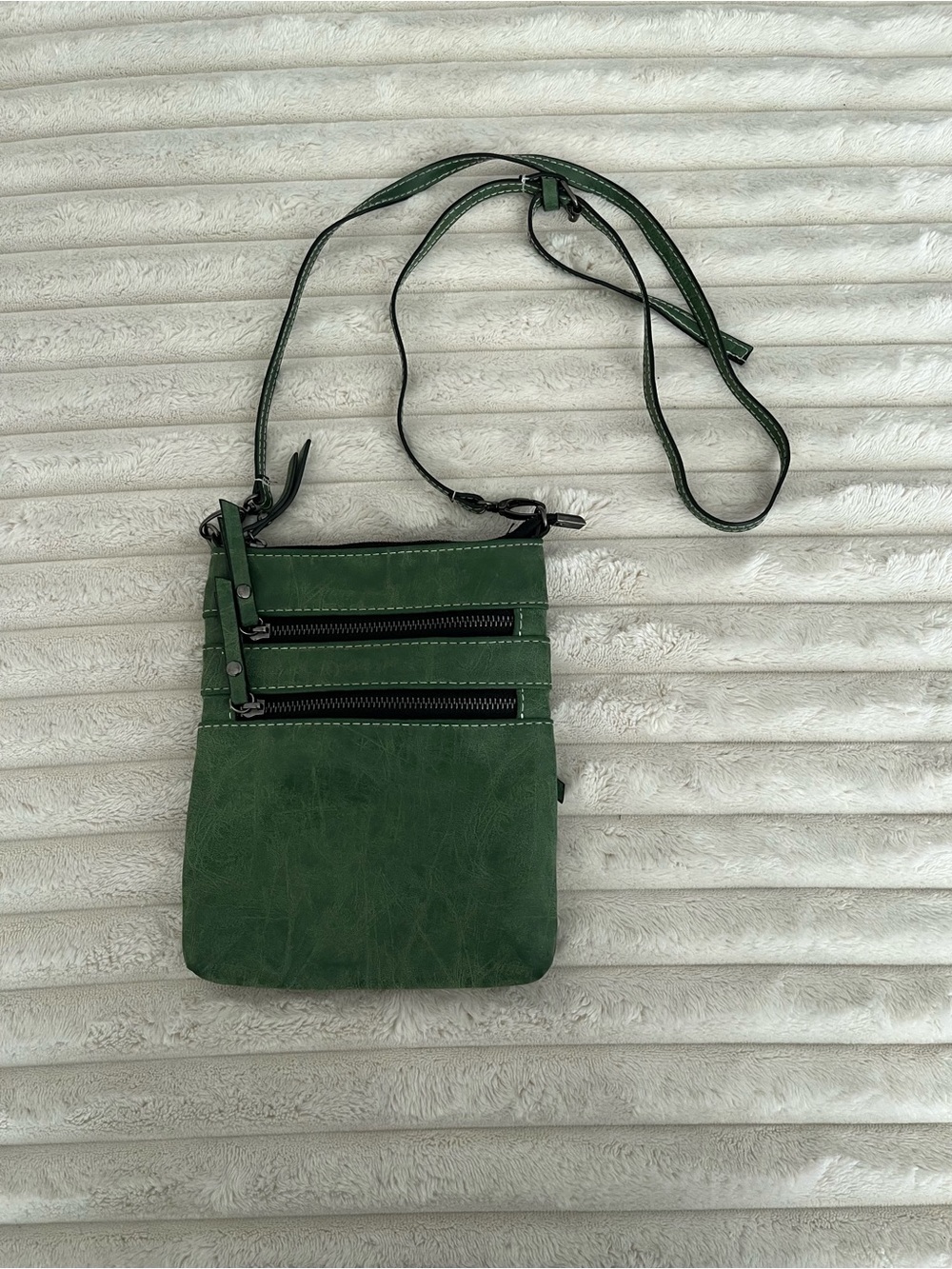 Minimalist Green Crossbody Purse with Dual Zip Pockets